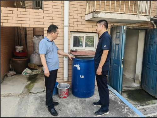 连云区疾控中心指导社区开展灭蚊工作
