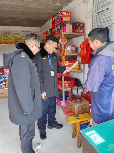 连云区市场监督管理局节前对辖区销售烟花爆竹商家进行现场检查
