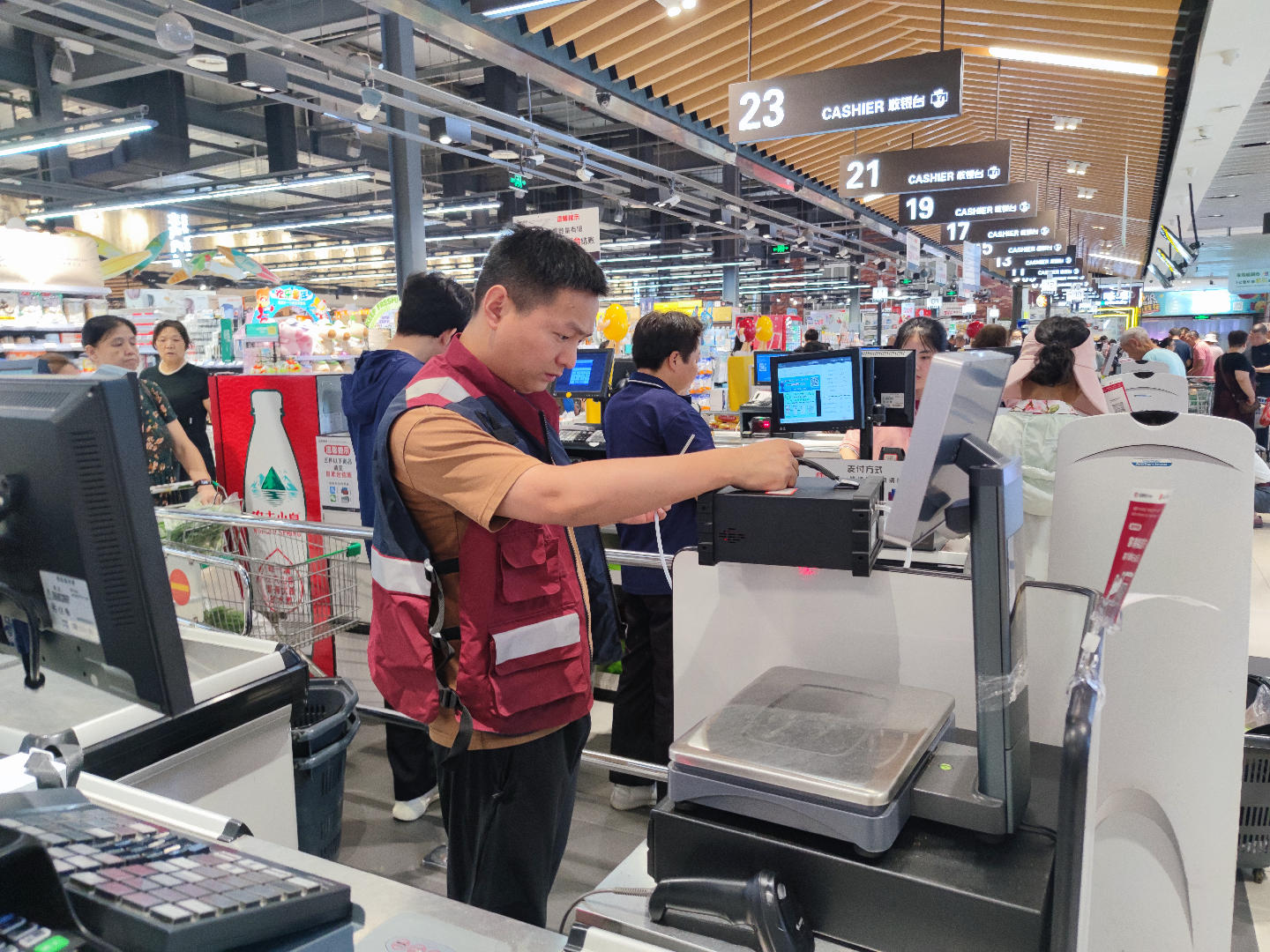 连云区开展公共场所健康危害因素监测工作