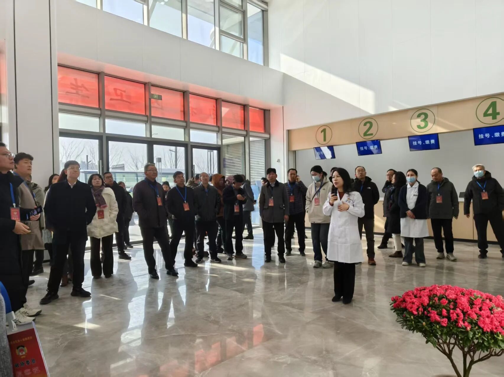 区政协委员走进墟沟社区医院新院区