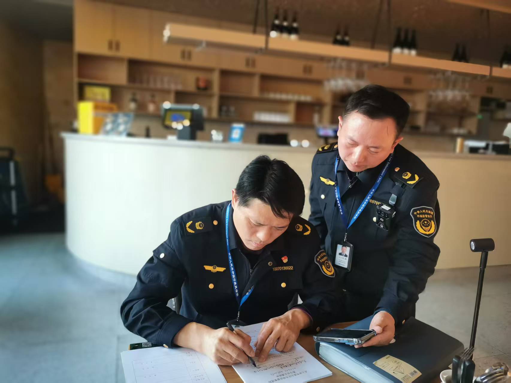 连云区市场监督管理局墟沟分局对网络餐饮商家进行现场检查