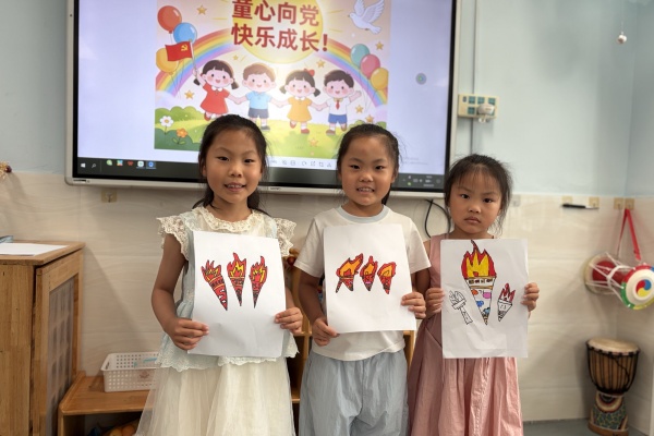 海州湾幼教集团总园开展“童心绘火炬、礼赞七一情”建党节主题活动.jpg