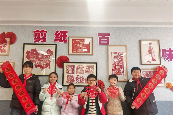 剪纸贺岁，非遗迎春——院前小学开展“非遗贺新春”主题活动.jpg
