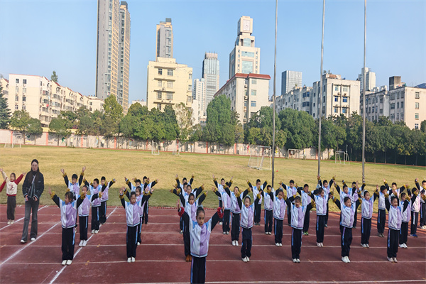 院前小学一年级“紫阳少年 七彩逐光”广播体操比赛 (1).jpg