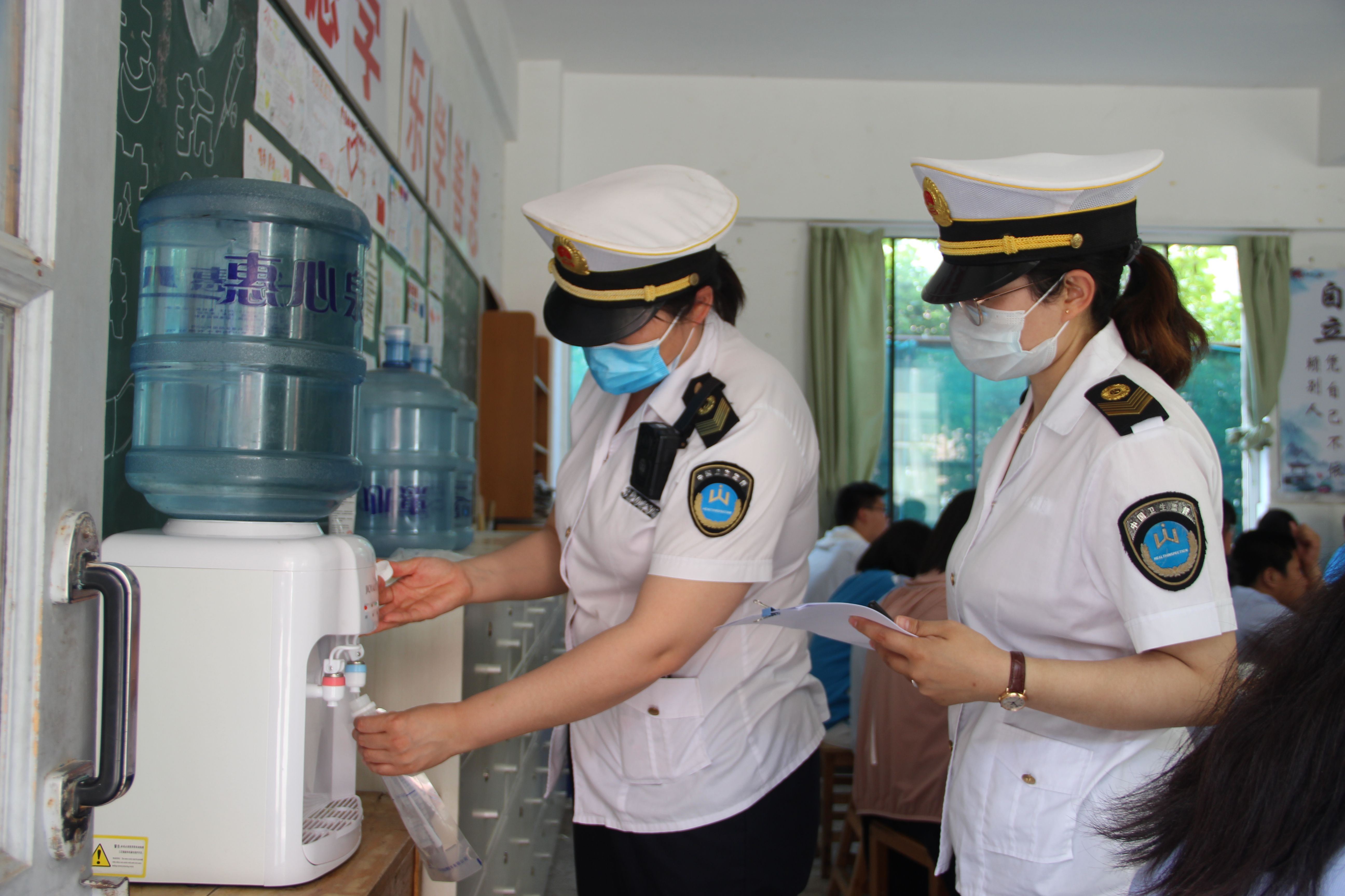 连云区开展中考考点饮用水监督检查 为中考学子保驾护航 (4).JPG