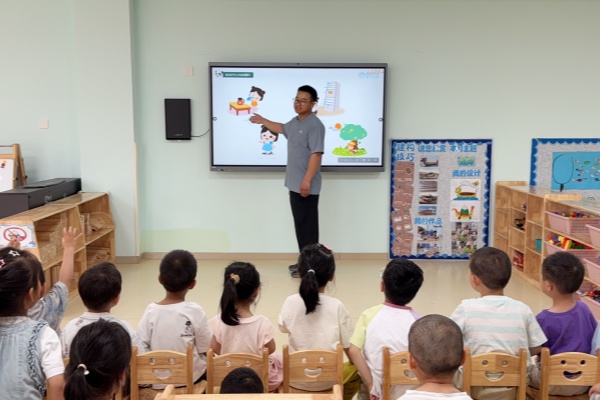 海州湾幼教集团上城分园开展“家长进课堂 安全伴盛夏”夏季安全教育主题活动.jpg
