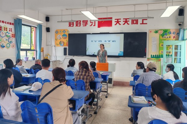 家校同心聚合力 携手共育护成长——板桥小学召开家长会.jpg