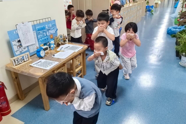 防范未“燃”，安全同行——海州湾幼教集团上城分园开展消防应急疏散演练.jpg