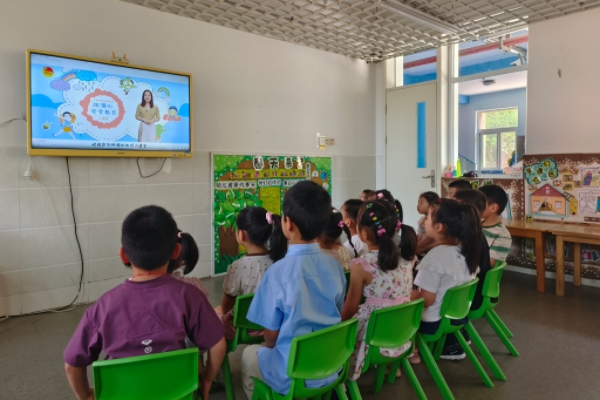 连云中心幼儿园开展“夏季防溺，珍爱生命”安全主题教育活动1.jpg