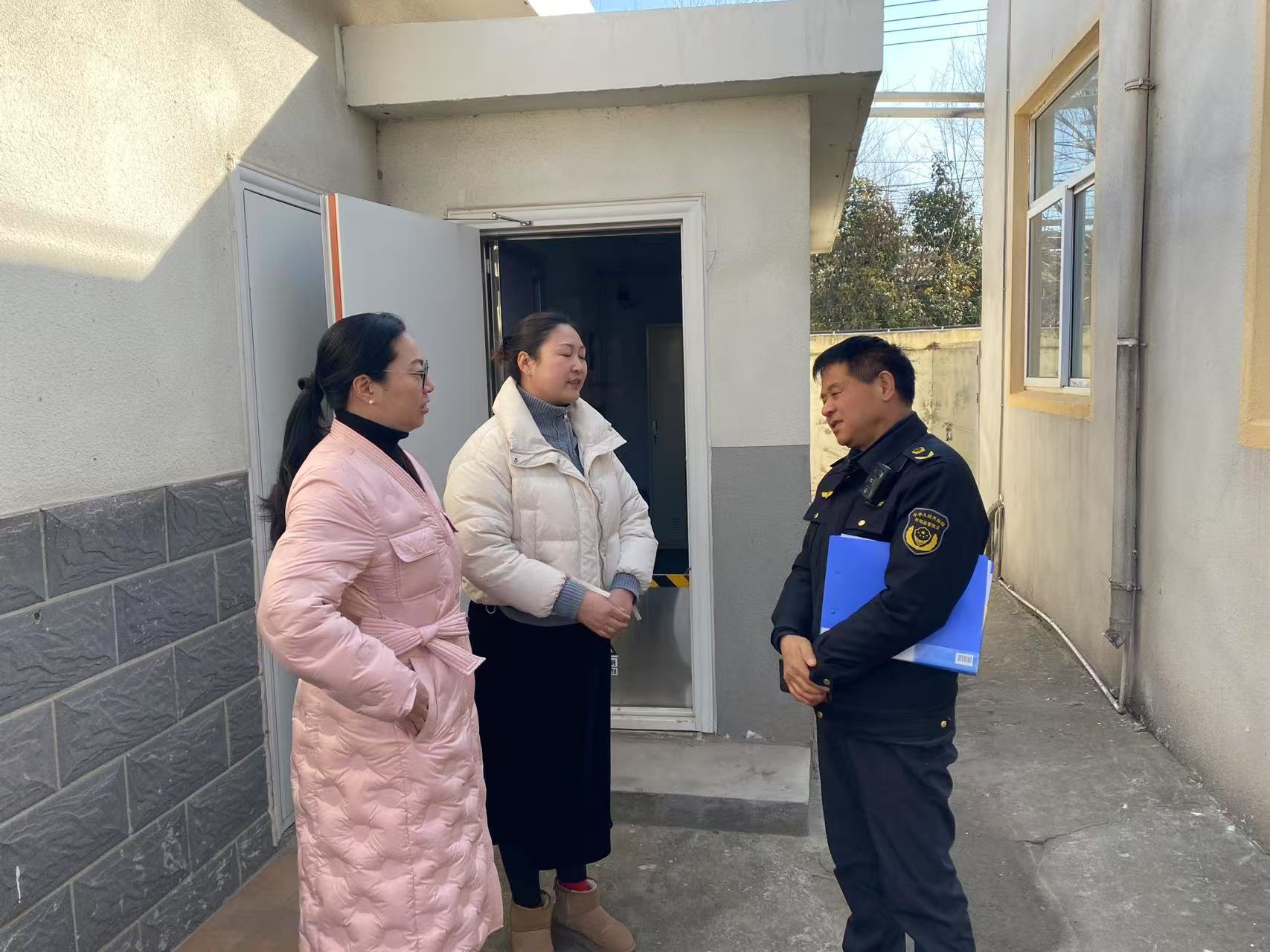 对板桥幼儿园食堂进行了假后开园检查.jpg