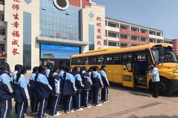 校车演练筑防线 安全护航伴成长(1).jpg