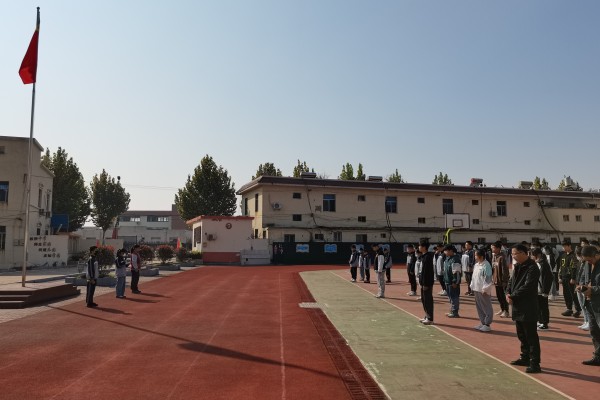 板桥中学举行“传承抗美援朝精神”升旗仪式.jpg