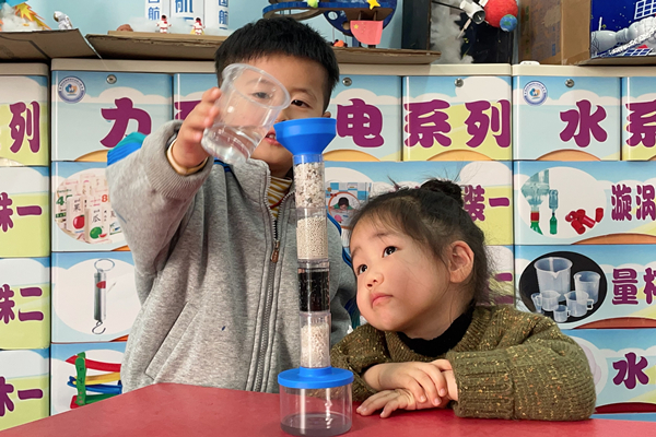 连云区海州湾中心幼儿园开展“我们的能源，我们的星球”世界地球日主题活动.jpg