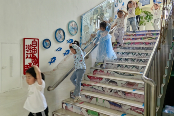 筑牢安全防线，守护幼儿成长——海州湾幼教集团总园开展“5·12全国防灾减灾日”防震应急演练.jpg