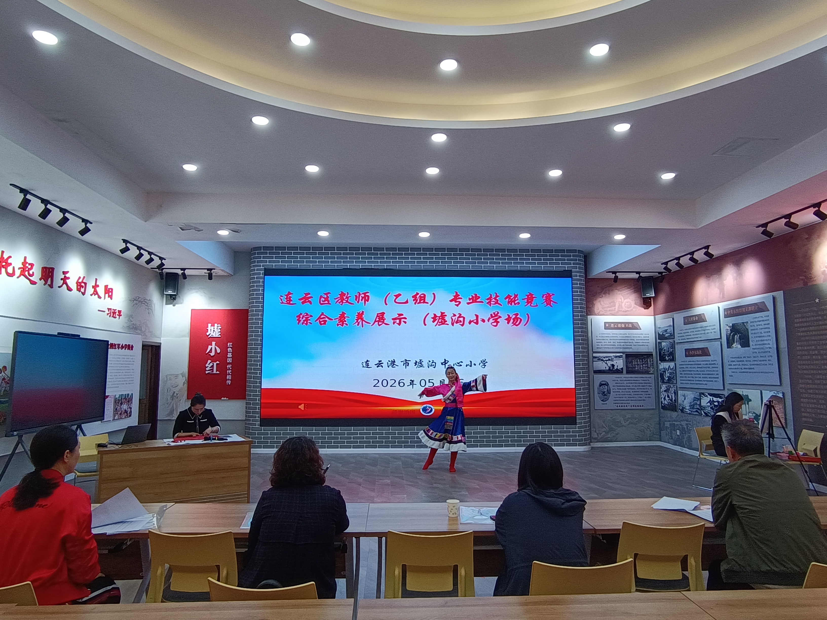 连云区教师（乙组）专业技能竞赛综合素养展示 （墟沟小学场）.jpg