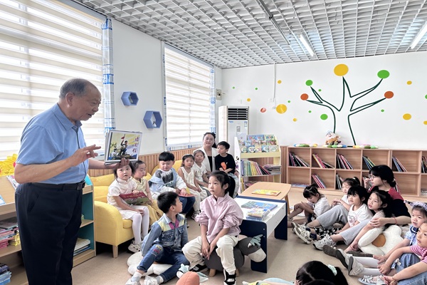 连云区宿城中心幼儿园关工委开展“七彩的夏日”暑假系列活动 (2).JPG