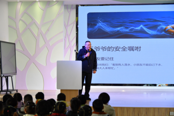 连云区幼教中心教育集团开展“小手拉大手，溺水远离我”家长进课堂活动.jpg