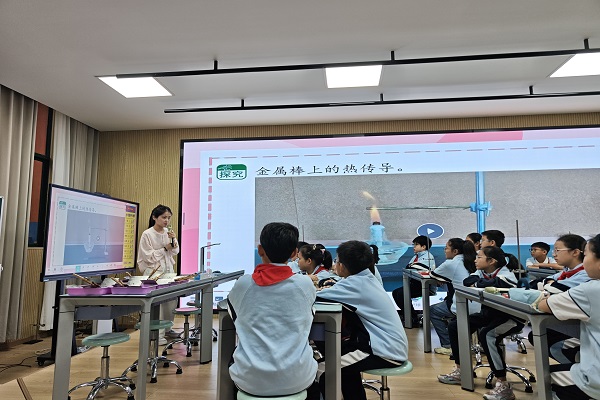 连云港市院前小学承办连云区STEM教学研讨暨新教材培训活动.jpg