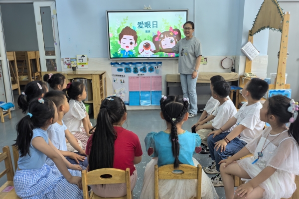 海州湾中心幼儿园开展“爱眼护眼，携手‘童’行”爱眼日主题活动 (1).jpg