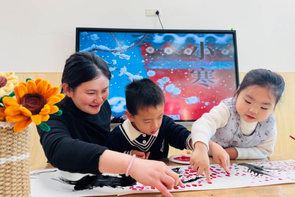 海州湾幼教集团悦珑府分园开展“小寒”节气主题活动.jpg