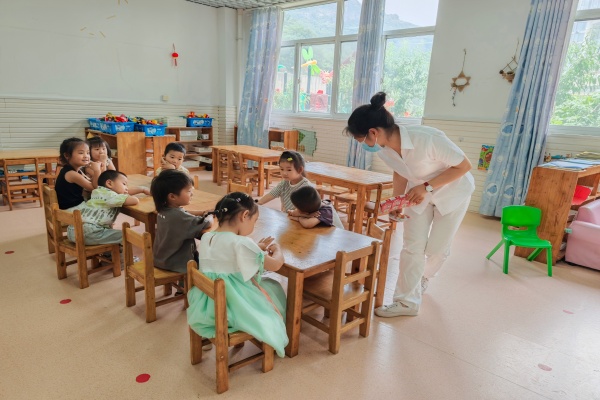 连岛中心幼儿园开展防拐骗活动照片.jpg